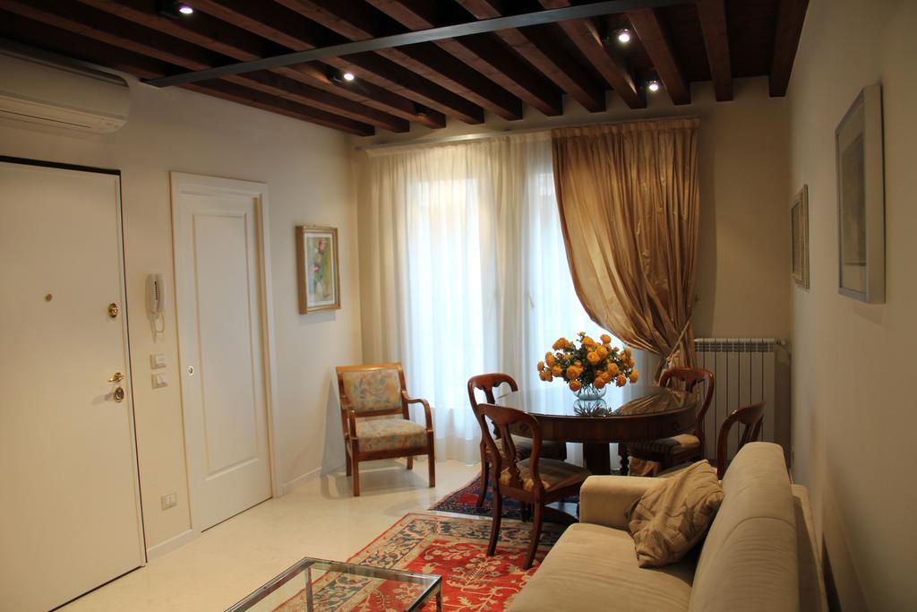 Sarai Apartments Veneza Quarto foto